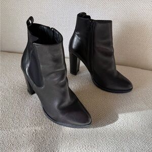 Wojas Black Leather Ankle Boots
